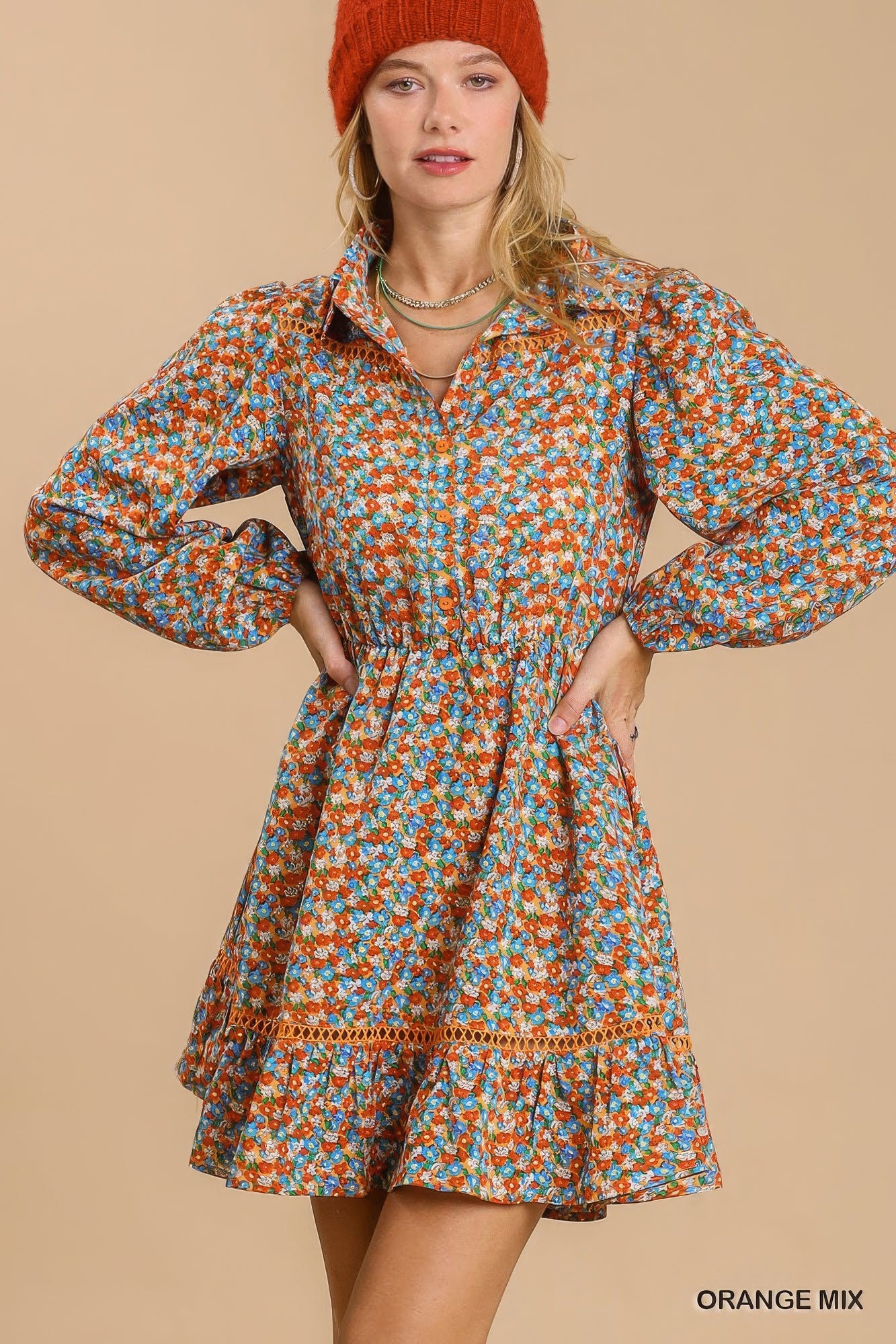 Vestido con cuello, botones y estampado floral con detalles ribeteados en crochet