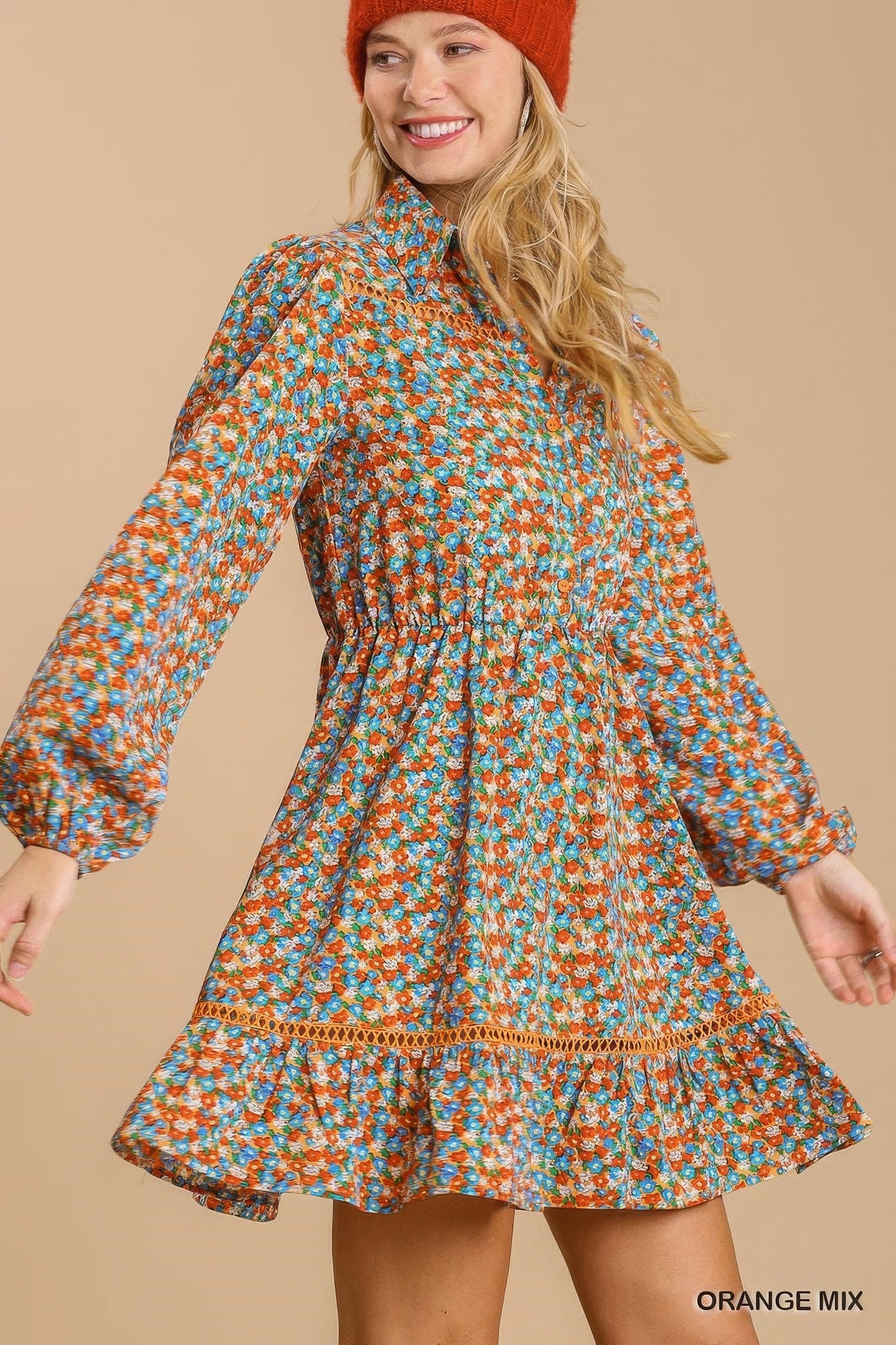 Vestido con cuello, botones y estampado floral con detalles ribeteados en crochet